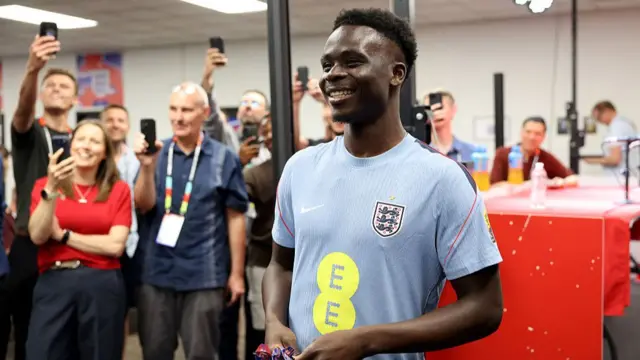 Bukayo Saka #7 of England reacts as he plays darts against Rob Dorsett, Journalist for Sky Sports News, during an England Media Activity on June 15, 2026 in Kansas City, Kansas.