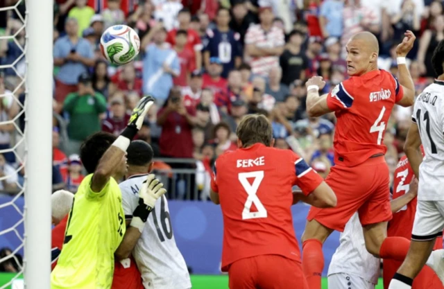 Ostigard heads the ball