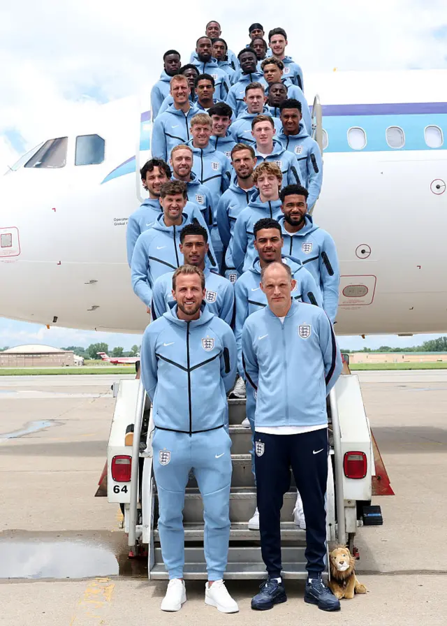 England squad pose for a pic before they flew from Florida to Kansas City