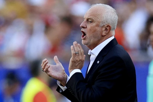 Iraq coach Graham Arnold reacts