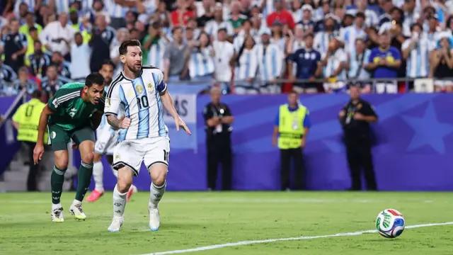 Lionel Messi scores