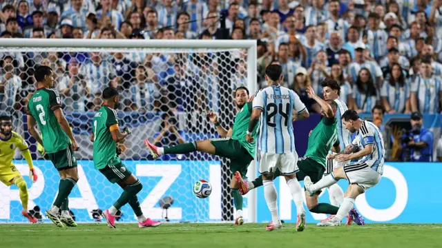 Lionel Messi scores
