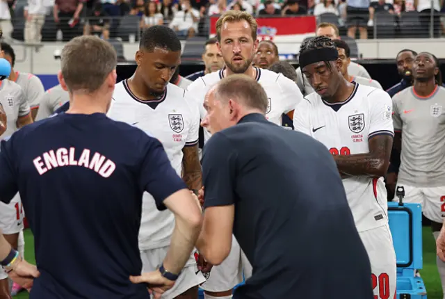 Harry Kane #9 of England and teammates