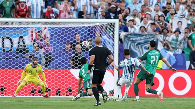 Lionel Messi scores