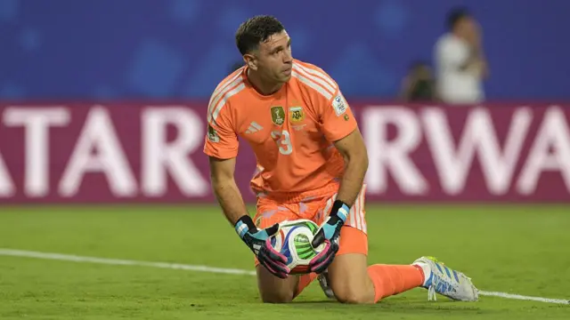 Emiliano Martinez playing for Argentina