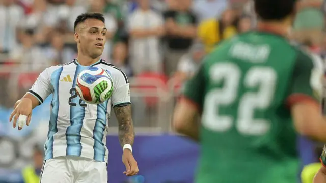 Lautaro Martinez controls the ball