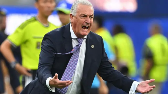 Paraguay head coach Gustavo Alfaro