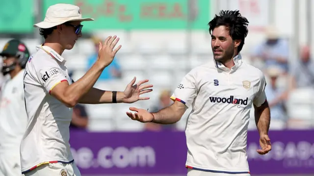 Shane Snater celebrates the wicket of Ben Slater