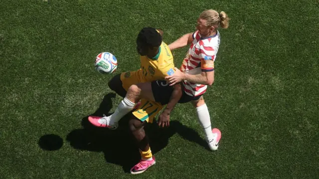 Nestory Irankunda of Australia controls the ball