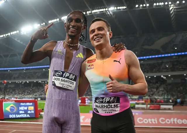 Alison dos Santos celebrates alongside Karsten Warholm