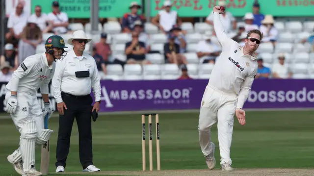 Simon Harmer wearing sunglasses bowling for Essex