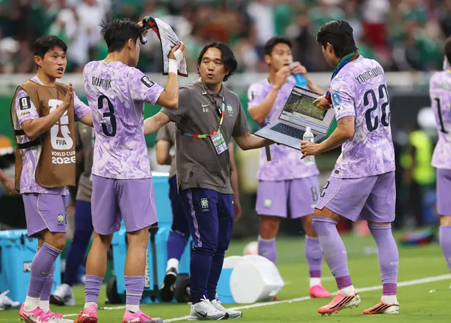 A technical staff of Korea Republic shows computer screen to players at the hydration break during the FIFA World Cup 2026 Group A match between Mexico and Korea Republic
