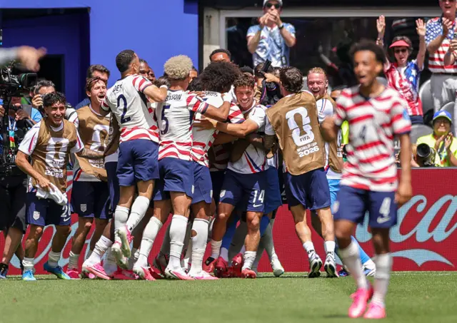 Players of the United States celebrate