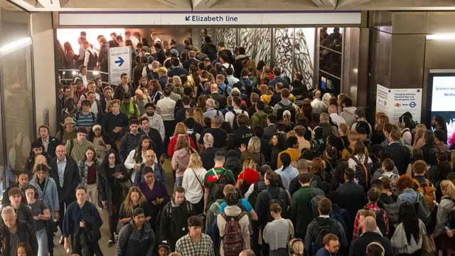 Hindreds of people at the Elizabeth Line entrance/exit at Farringdon Station