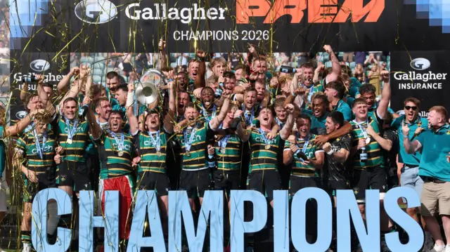 Northampton Saints lift the Prem trophy