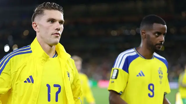 Viktor Gyokeres and Alexander Isak line-up next to each other ahead of Sweden's match against Tunisia