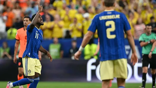 Anthony Elanga celebrates scoring