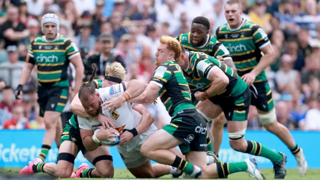 Josh Iosefa-Scott scores a try