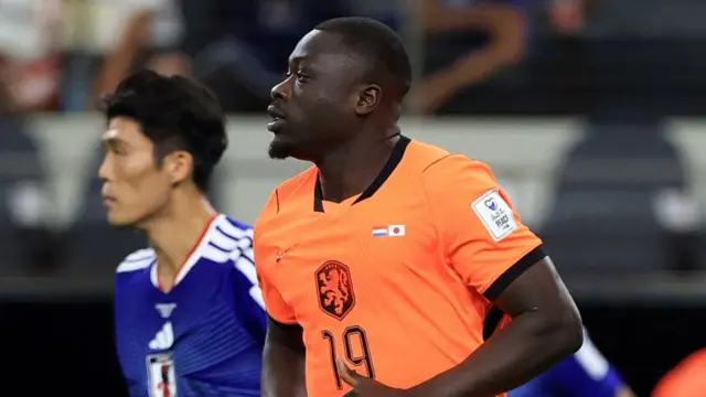 Brian Brobbey in action for the Netherlands against Japan.