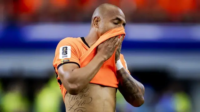 Donyell Malan covers his face with his shirt after missing a chance