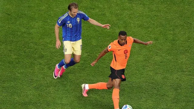 Ryan Gravenberch of the Netherlands controls the ball