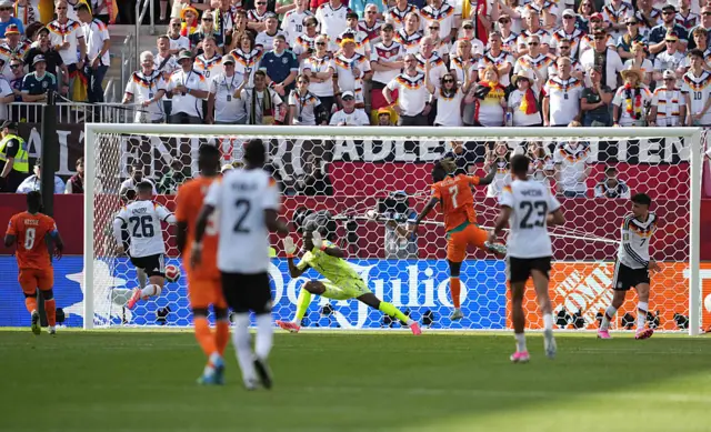 Deniz Undav scores
