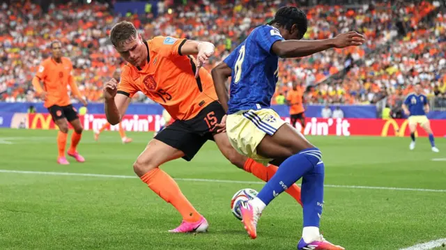 Micky van de Ven and Anthony Elanga compete for the ball