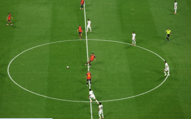 General view of the kick off