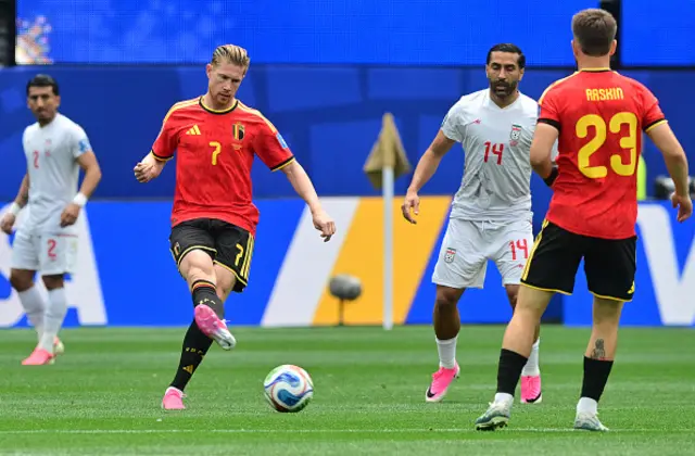 Saman Ghoddos and Belgium's midfielder Kevin De Bruyne fight for the ball
