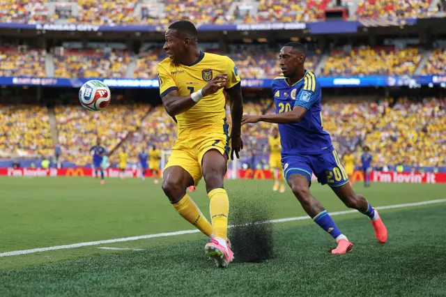 Pervis Estupinan #7 of Ecuador competes for the ball against Joshua Brenet #20 of Curacao during the FIFA World Cup 2026 Group E match between Ecuador and Curacao