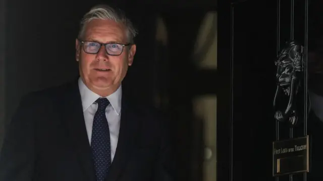 Starmer leaves No 10