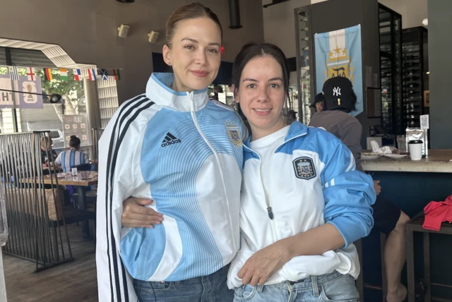 Argentina and Messi fans in LA pose