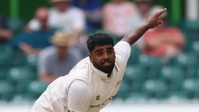 Rehan Ahmed bowling for Leicestershire