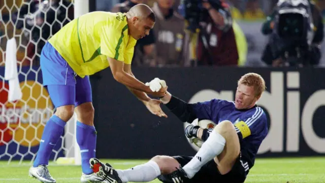 Ronaldo and Germany goalkeeper Oliver Kahn at the 2002 World Cup
