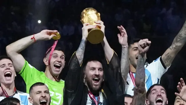 Lionel Messi lifts World Cup trophy in 2022