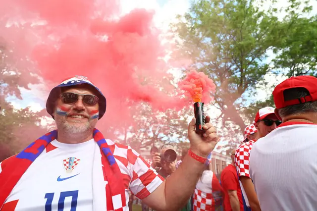 Croatia fan with pyro