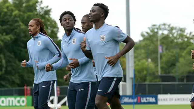 Bukayo Saka and teammates take part in a training session
