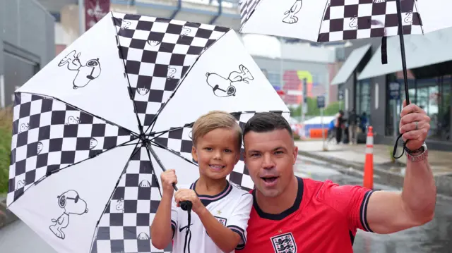 England fans holding a snoopy umbrella