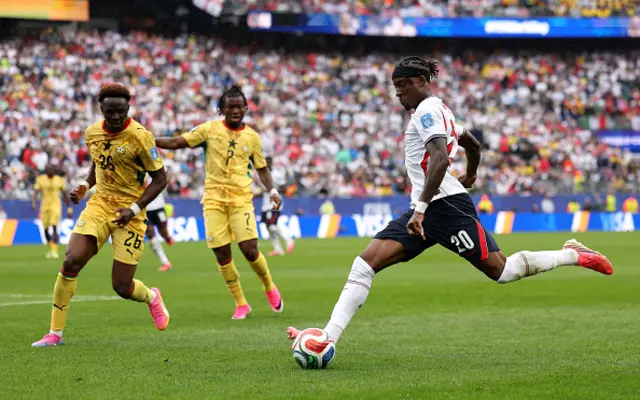 Noni Madueke of England controls the ball