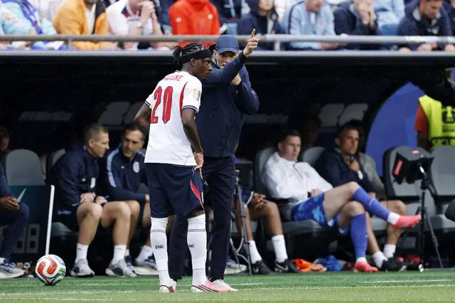 Noni Madueke of England with manager Thomas Tuchel