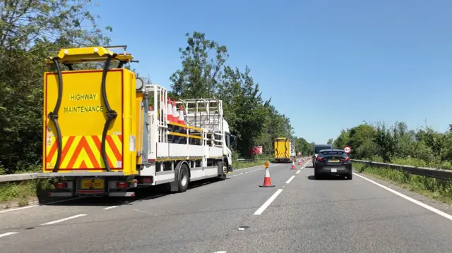 Highway maintenance truck on a closed off A3