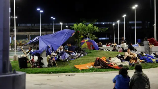 People resting outside in Caracas