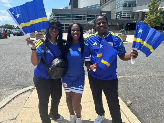 Curacao fans Elsirha, Byron, Bryonha