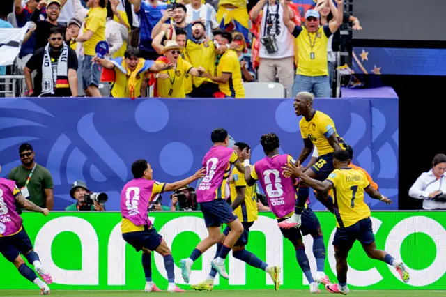Gonzalo Plata of Ecuador celebrates 2-1 with Pervis Estupinan of Ecuador, Moises Caicedo of Ecuador, Moises Caicedo of Ecuador, Pervis Estupinan of Ecuador