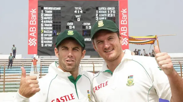 Graeme Smith and Neil McKenzie give thumbs up after their record stand in 2008