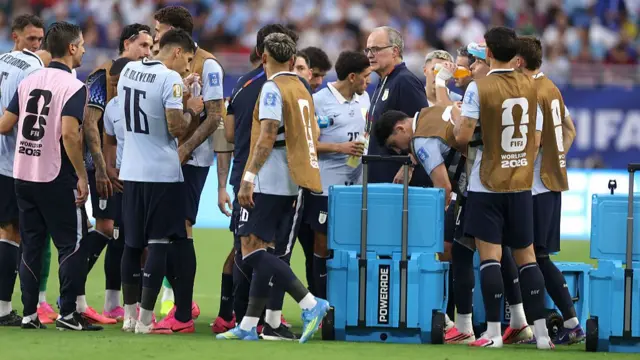 Bielsa and Uruguay players