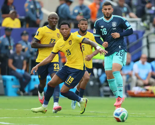 Gonzalo Plata of Ecuador and Deniz Undav of Germany challenge