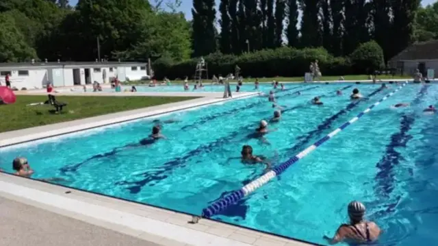 Abbey Meadows Outdoor Pool in Abingdon