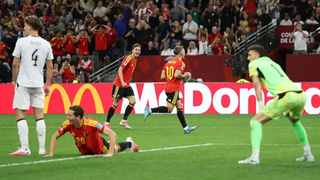 Leandro Trossard celebrates scoring