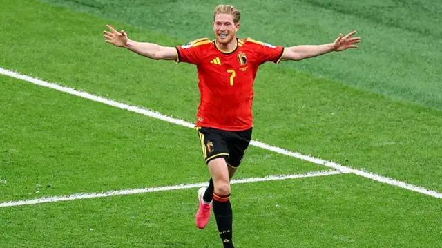 Kevin De Bruyne celebrates scoring